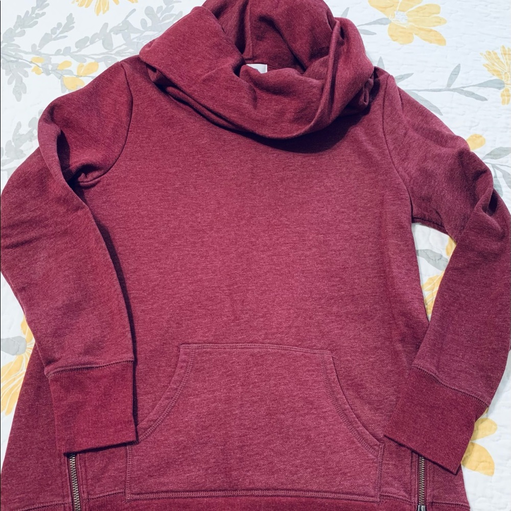Old Navy maroon sweater 🖤 size XS